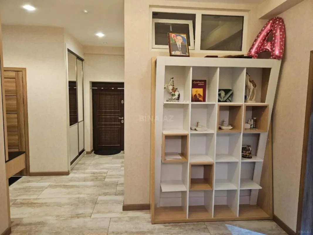 Satılır 4 otaqlı mənzil 115 m²
