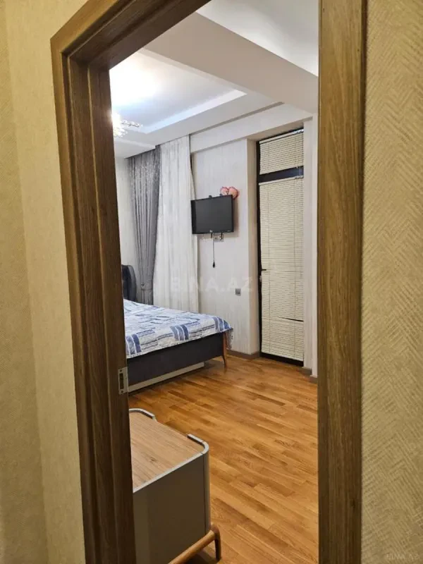 Satılır 4 otaqlı mənzil 115 m²