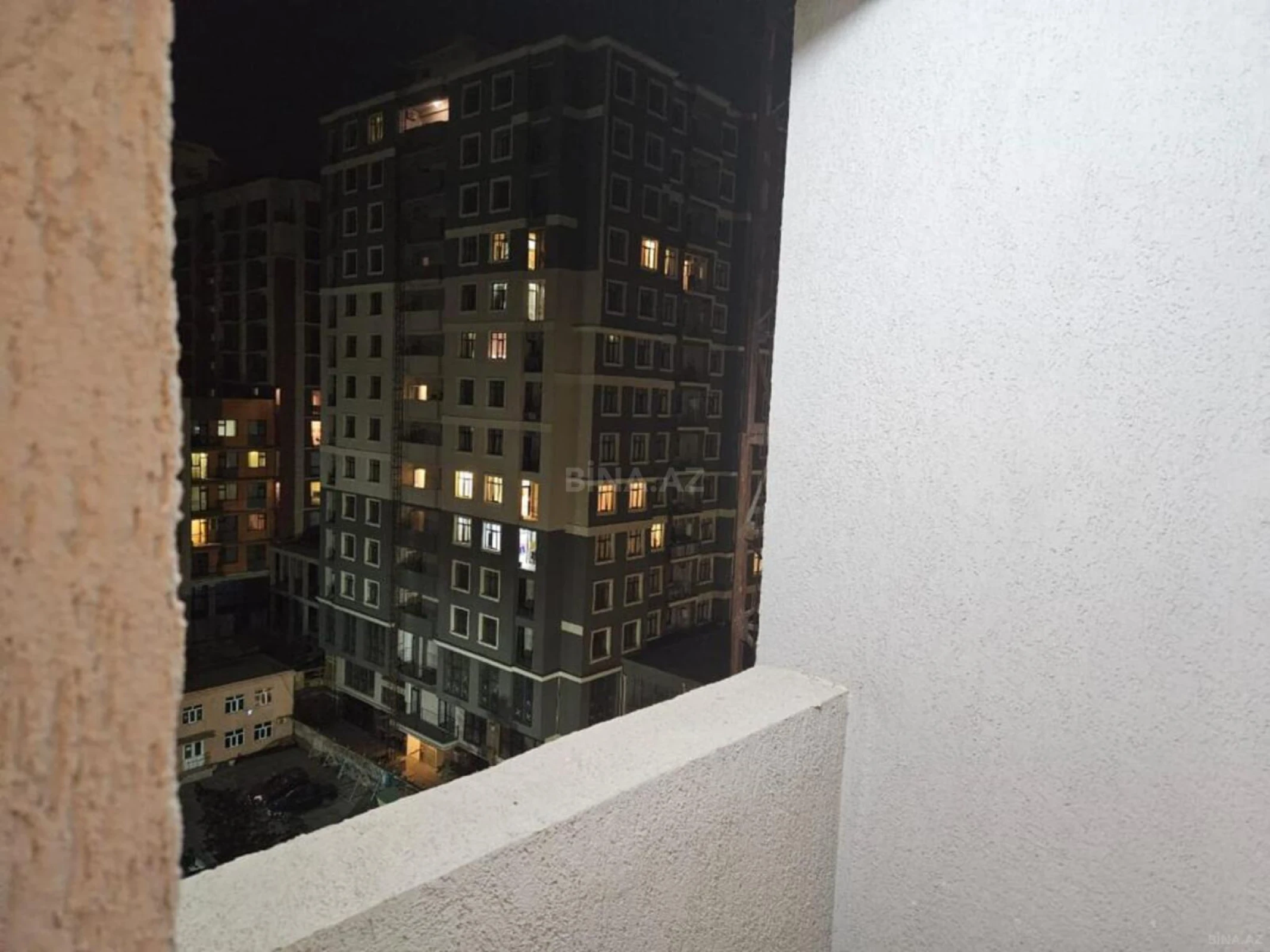 Satılır 4 otaqlı mənzil 115 m²