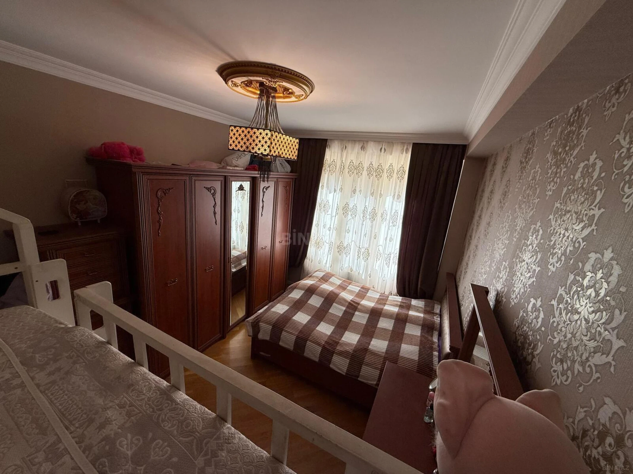 Satılır 4 otaqlı mənzil 140 m²