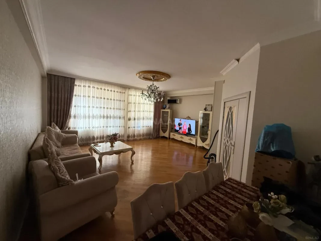 Satılır 4 otaqlı mənzil 140 m²
