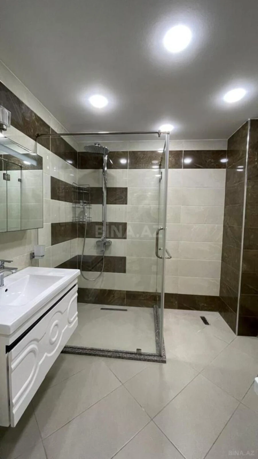Kirayə verilir 5 otaqlı mənzil 320 m²