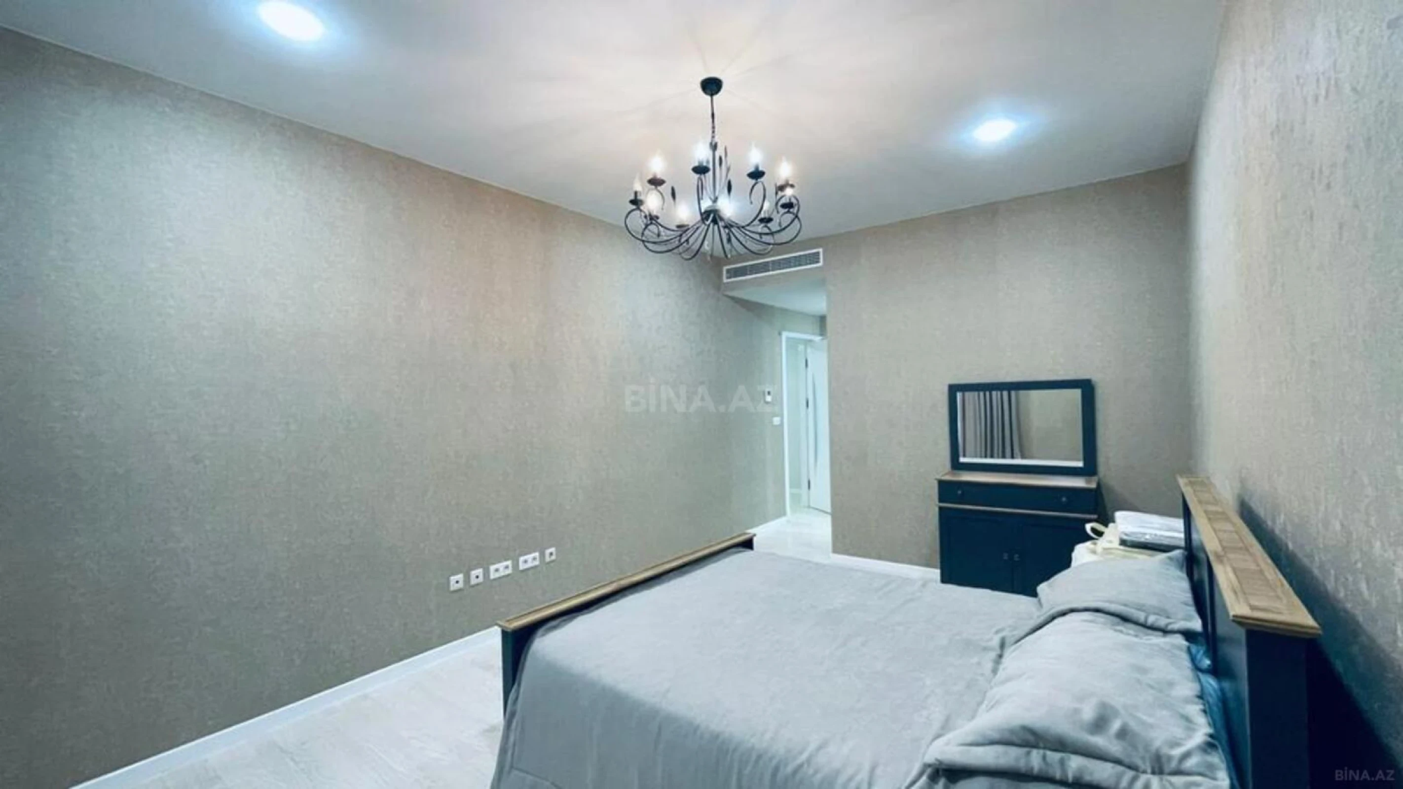 Kirayə verilir 5 otaqlı mənzil 320 m²