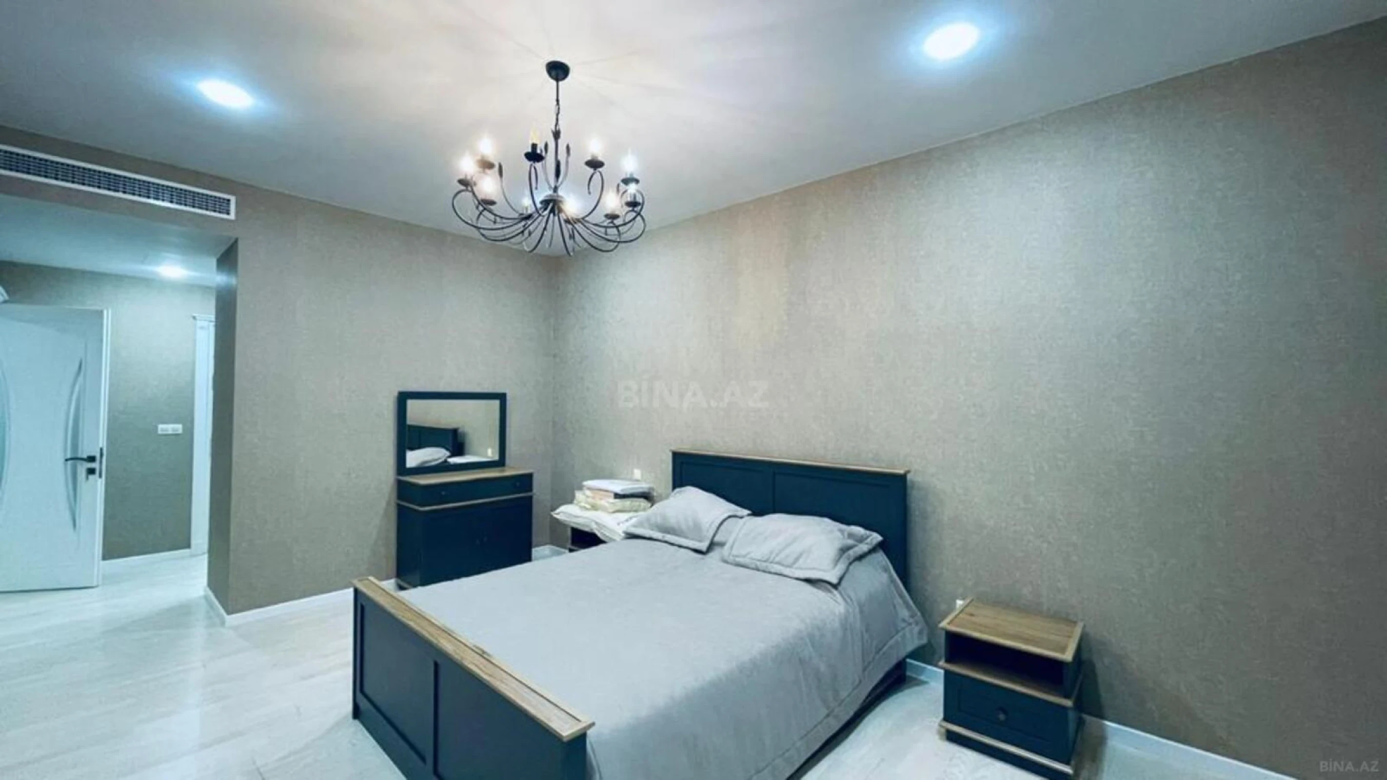 Kirayə verilir 5 otaqlı mənzil 320 m²