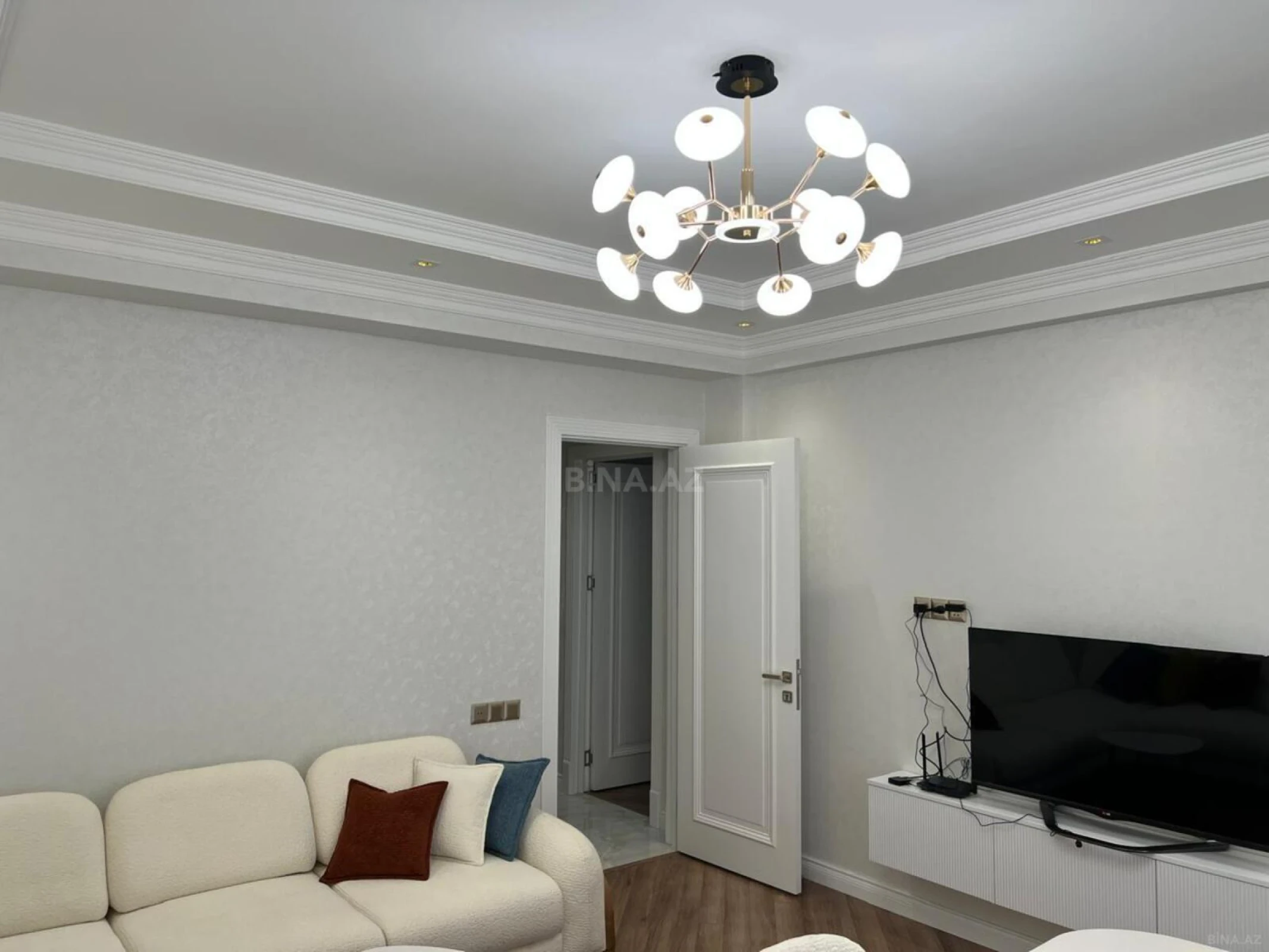 Kirayə verilir 2 otaqlı mənzil 70 m²