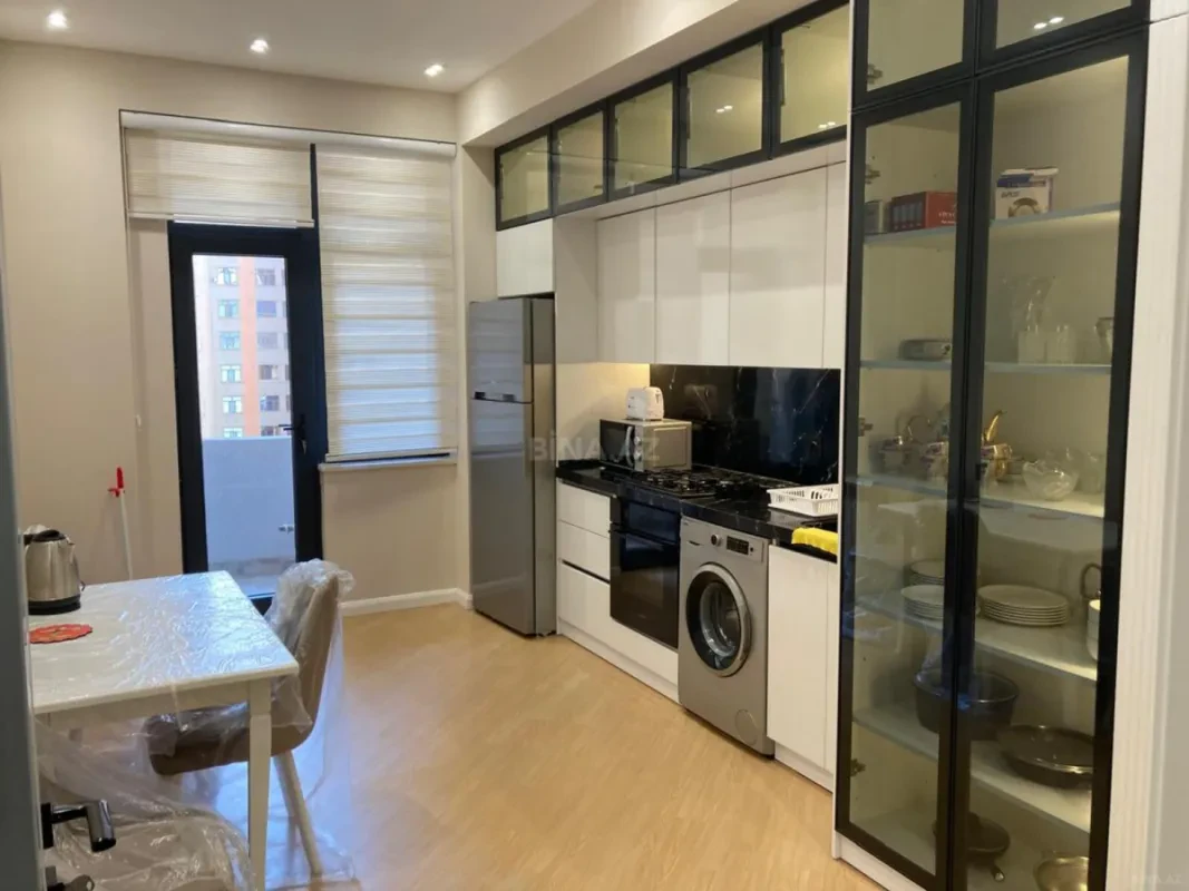 Kirayə verilir 3 otaqlı mənzil 150 m²