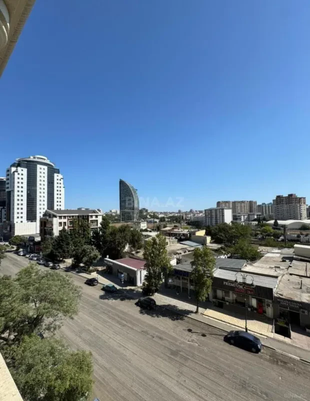 Satılır 3 otaqlı mənzil 166 m²