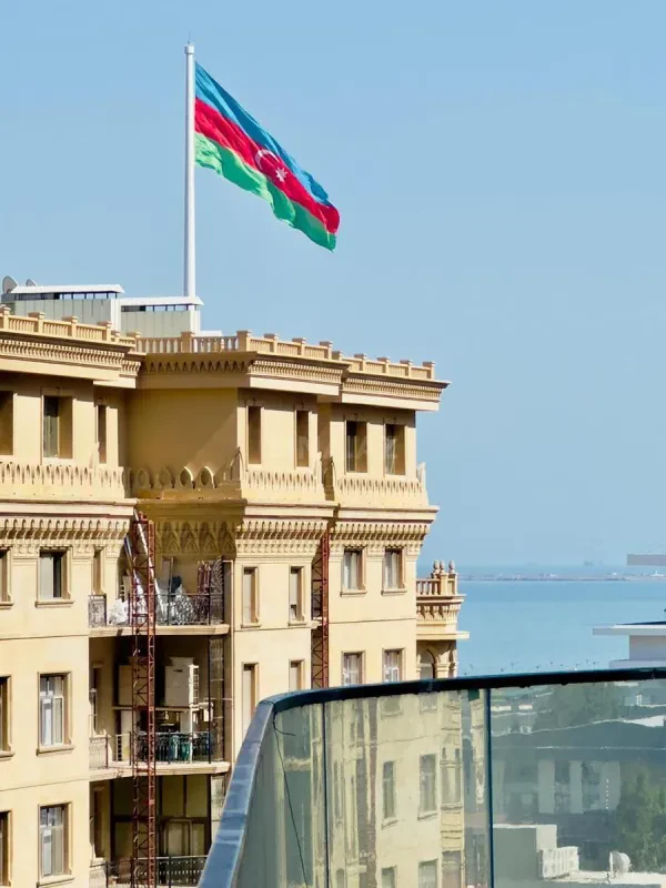 Kirayə verilir 3 otaqlı mənzil 140 m²
