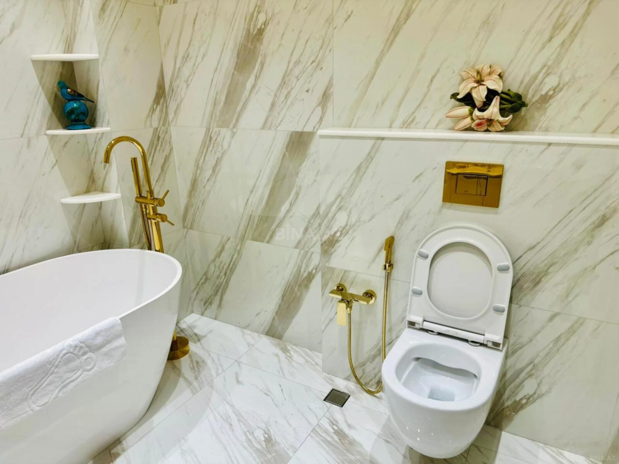 Kirayə verilir 3 otaqlı mənzil 140 m²