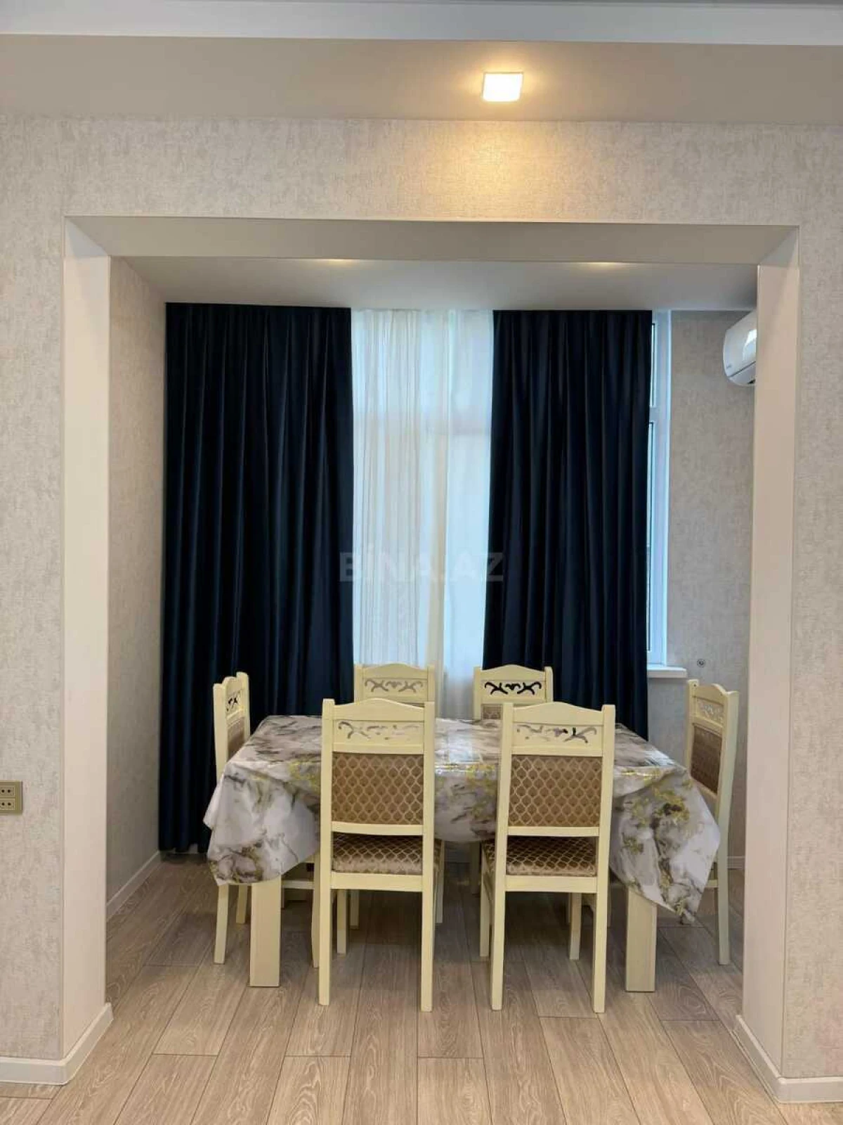 Kirayə verilir 2 otaqlı mənzil 55 m²