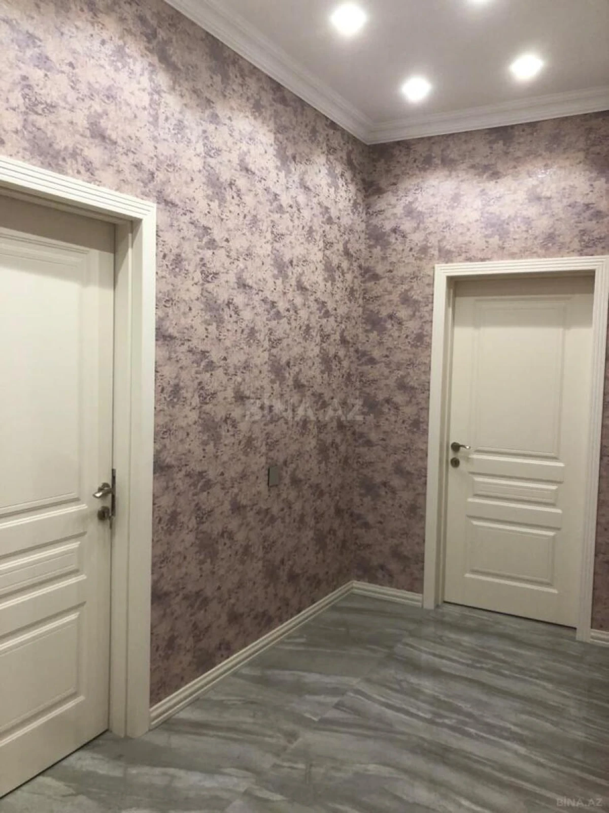 Kirayə verilir 2 otaqlı mənzil 94 m²
