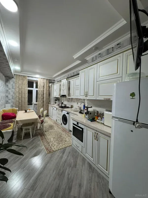 Satılır 4 otaqlı mənzil 130 m²