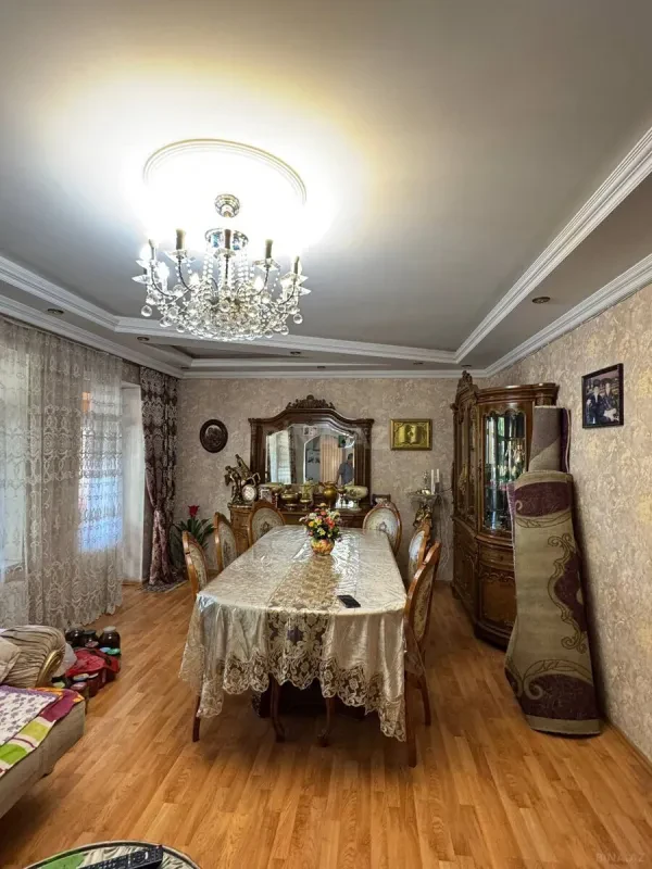 Satılır 6 otaqlı həyət evi 400 m²