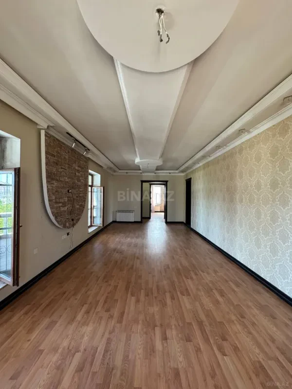 Satılır 6 otaqlı həyət evi 400 m²