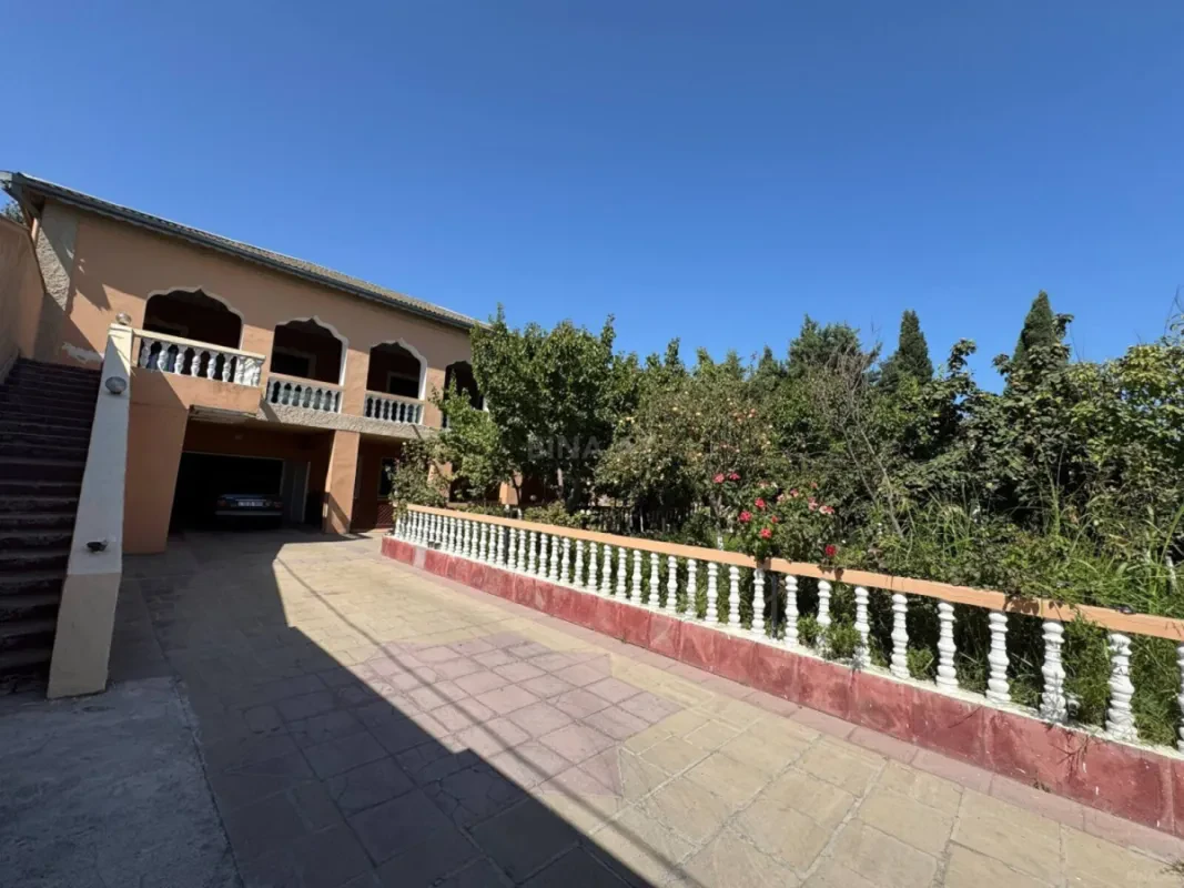 Satılır 6 otaqlı həyət evi 400 m²