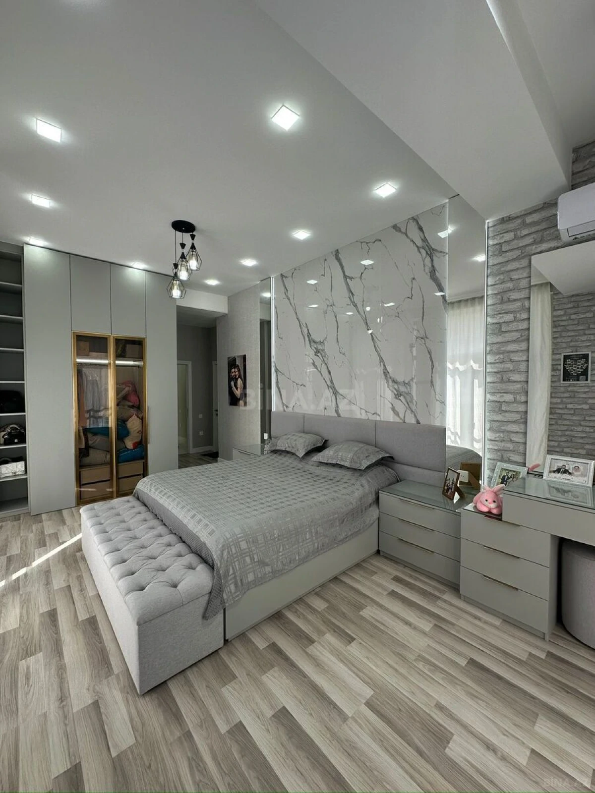 Satılır 4 otaqlı mənzil 128 m²