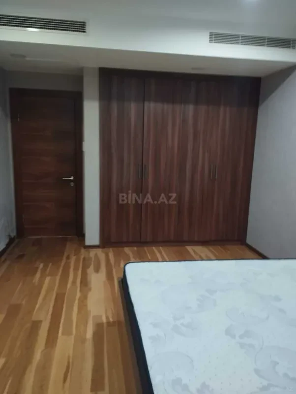 Kirayə verilir 3 otaqlı mənzil 140 m²