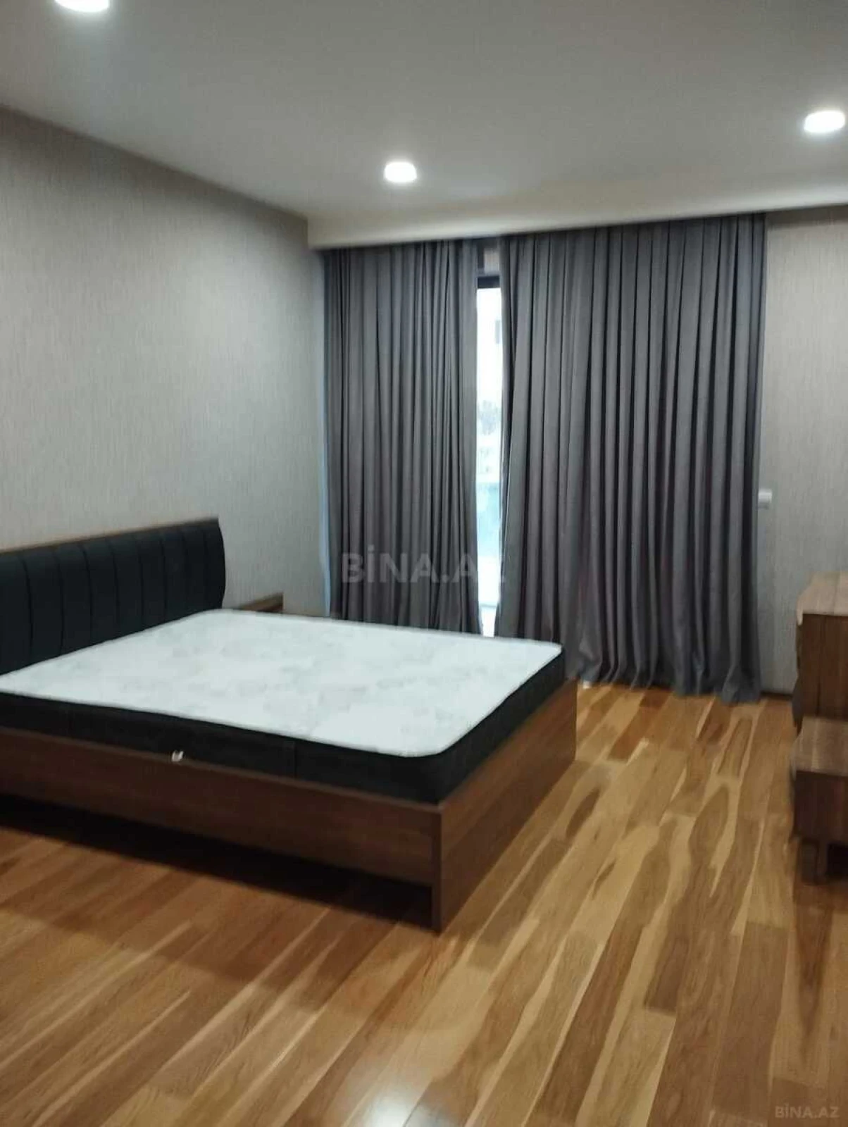 Kirayə verilir 3 otaqlı mənzil 140 m²