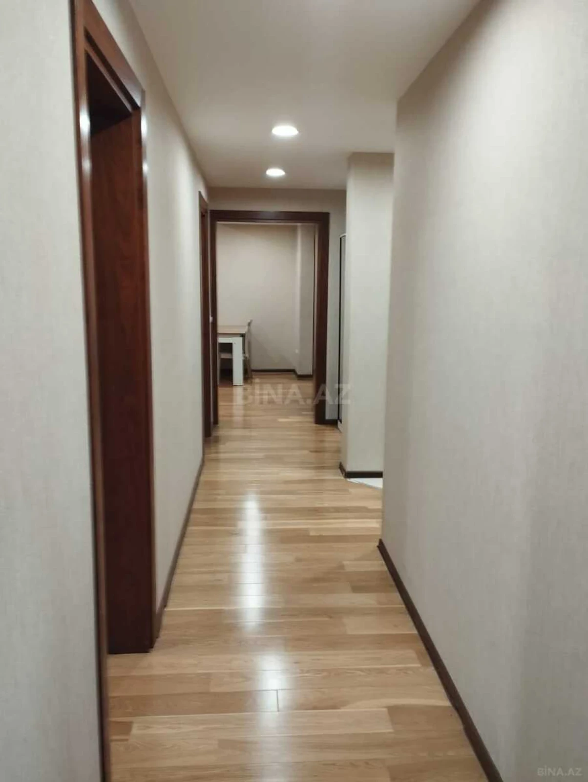 Kirayə verilir 3 otaqlı mənzil 140 m²
