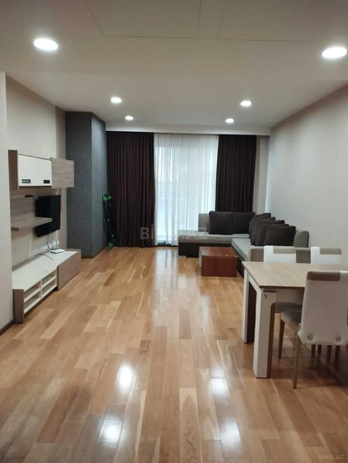Kirayə verilir 3 otaqlı mənzil 140 m²