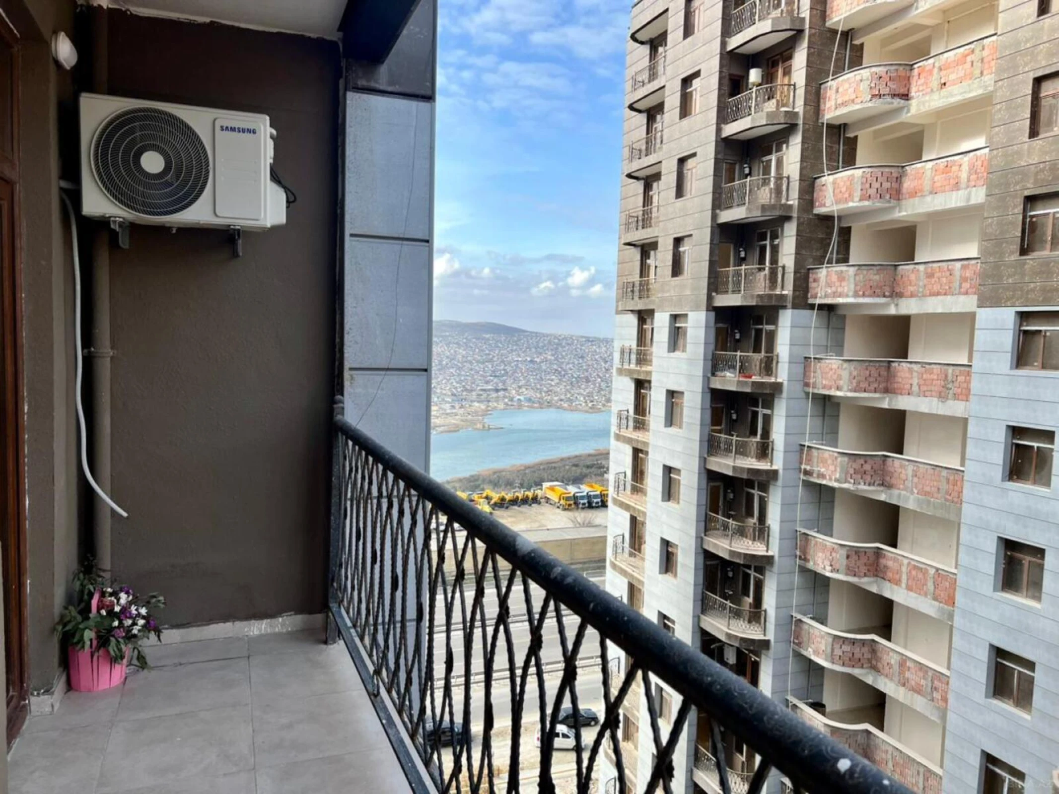 Satılır 3 otaqlı mənzil 90 m²