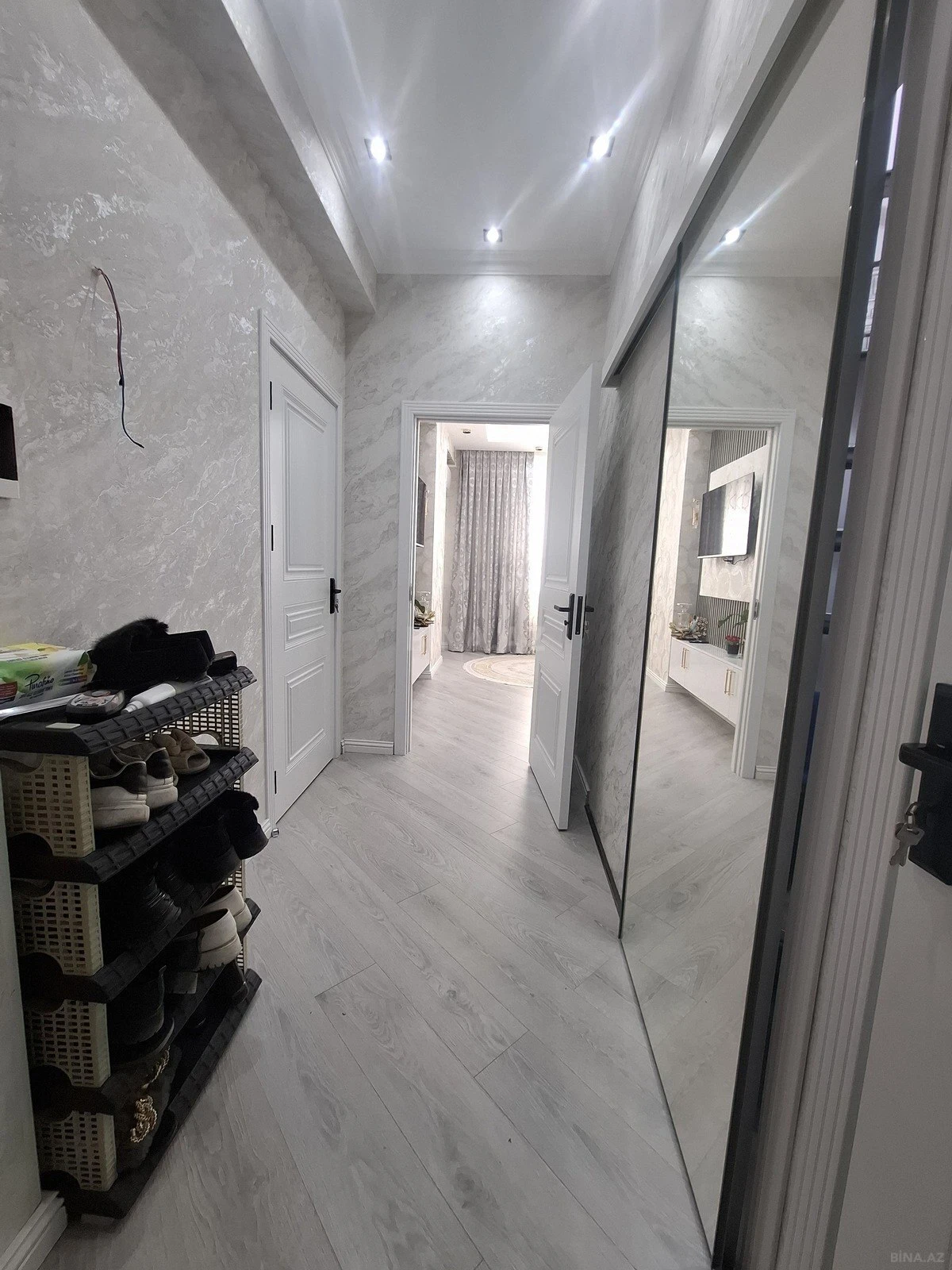 Satılır 1 otaqlı mənzil 68 m²