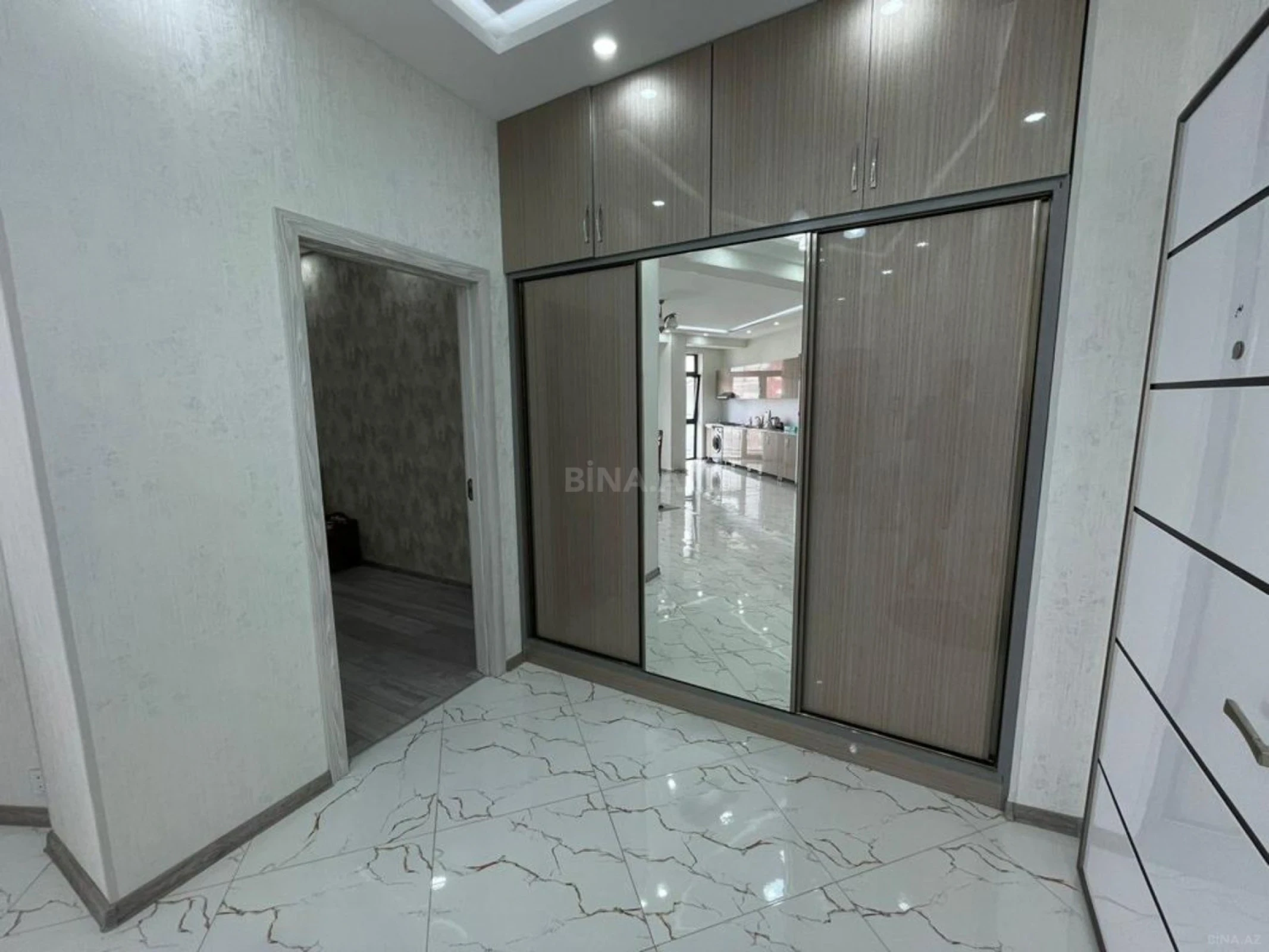Kirayə verilir 2 otaqlı mənzil 83.3 m²