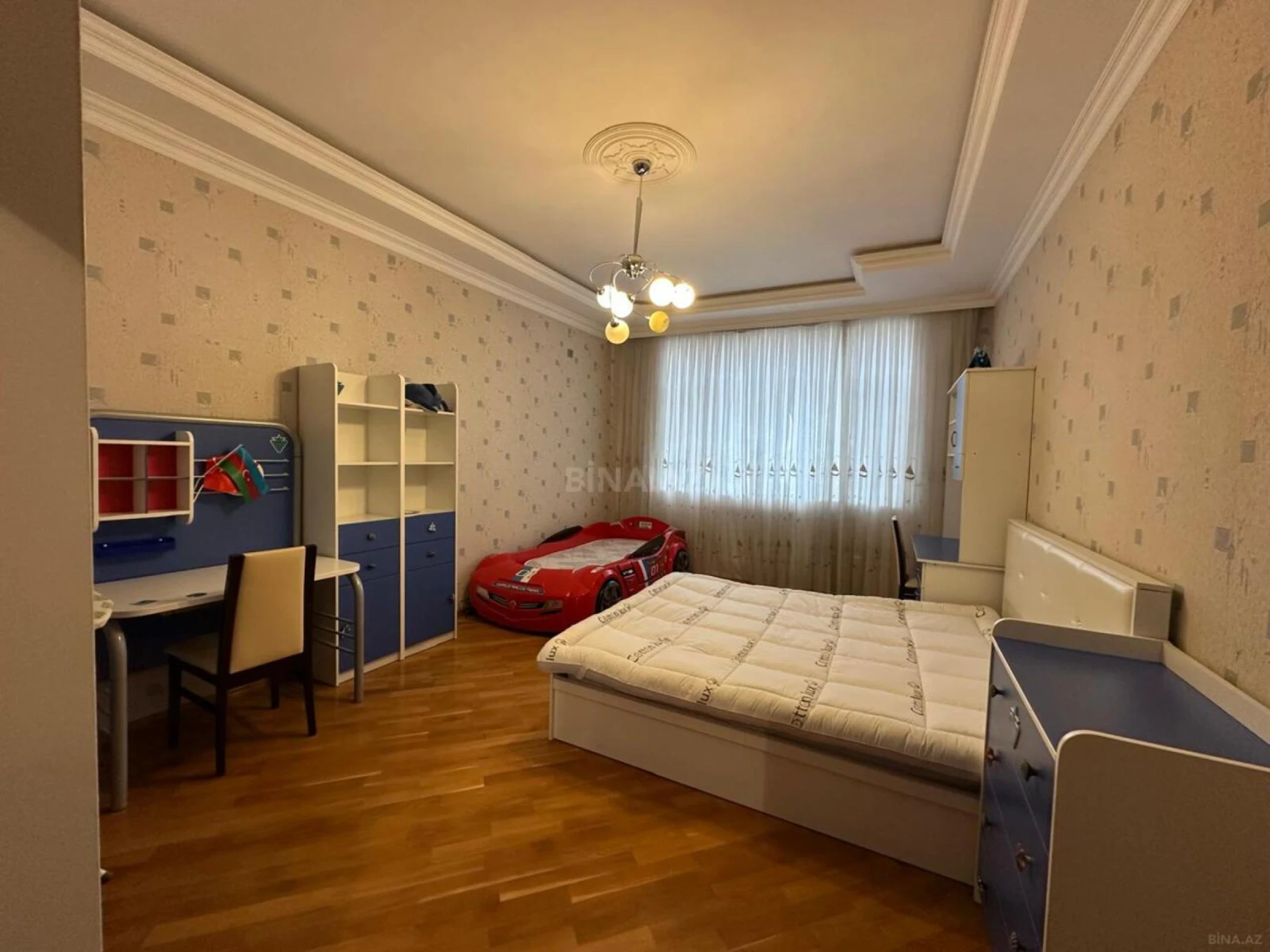 Kirayə verilir 3 otaqlı mənzil 126 m²