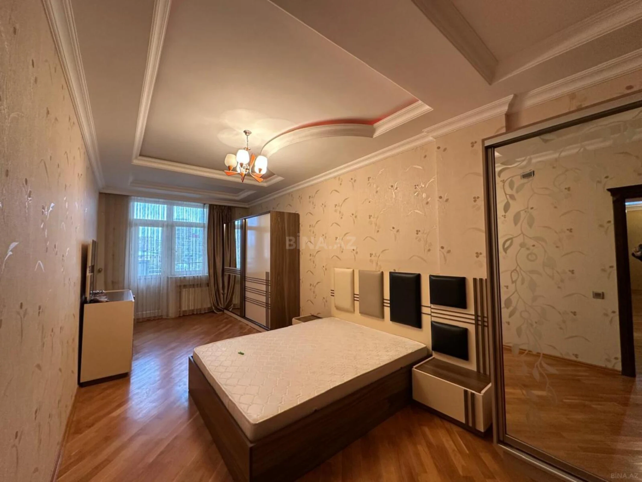 Kirayə verilir 3 otaqlı mənzil 126 m²