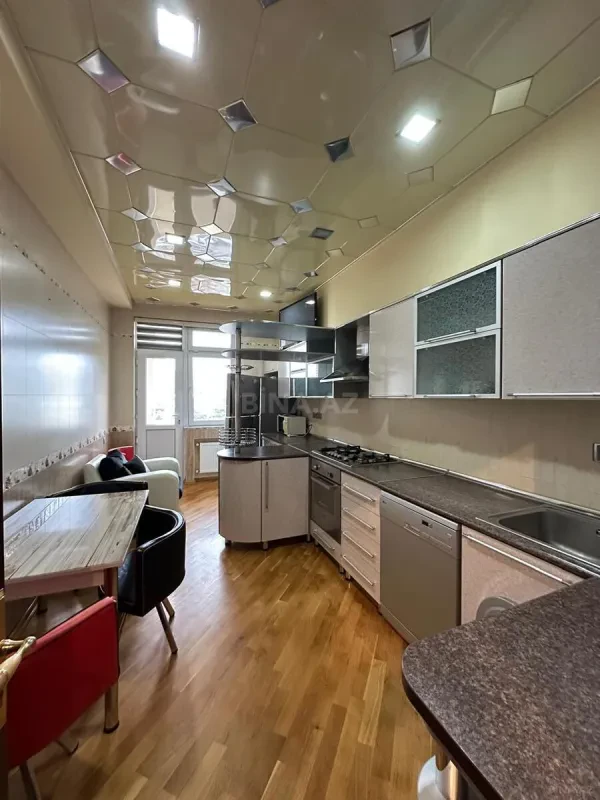 Kirayə verilir 3 otaqlı mənzil 126 m²