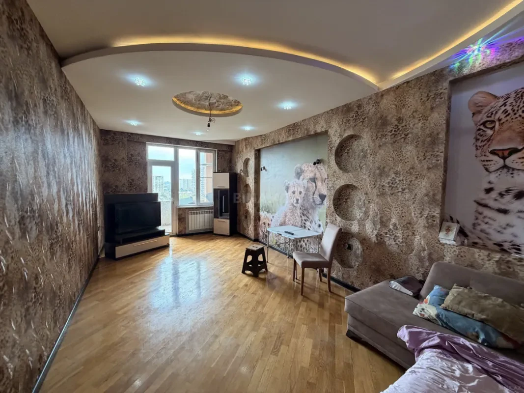 Satılır 3 otaqlı mənzil 135 m²