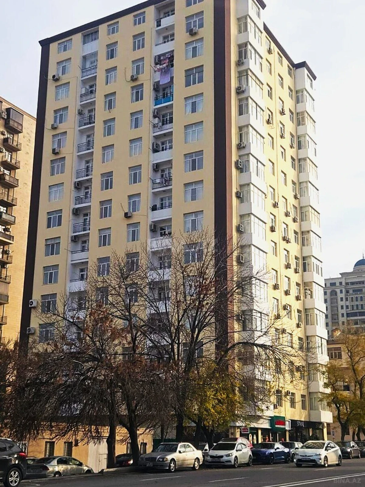 Satılır 4 otaqlı mənzil 185 m²