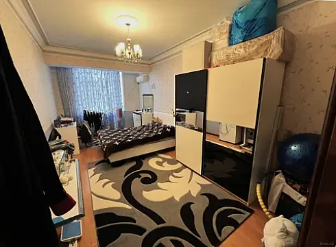 Satılır 4 otaqlı mənzil 185 m²