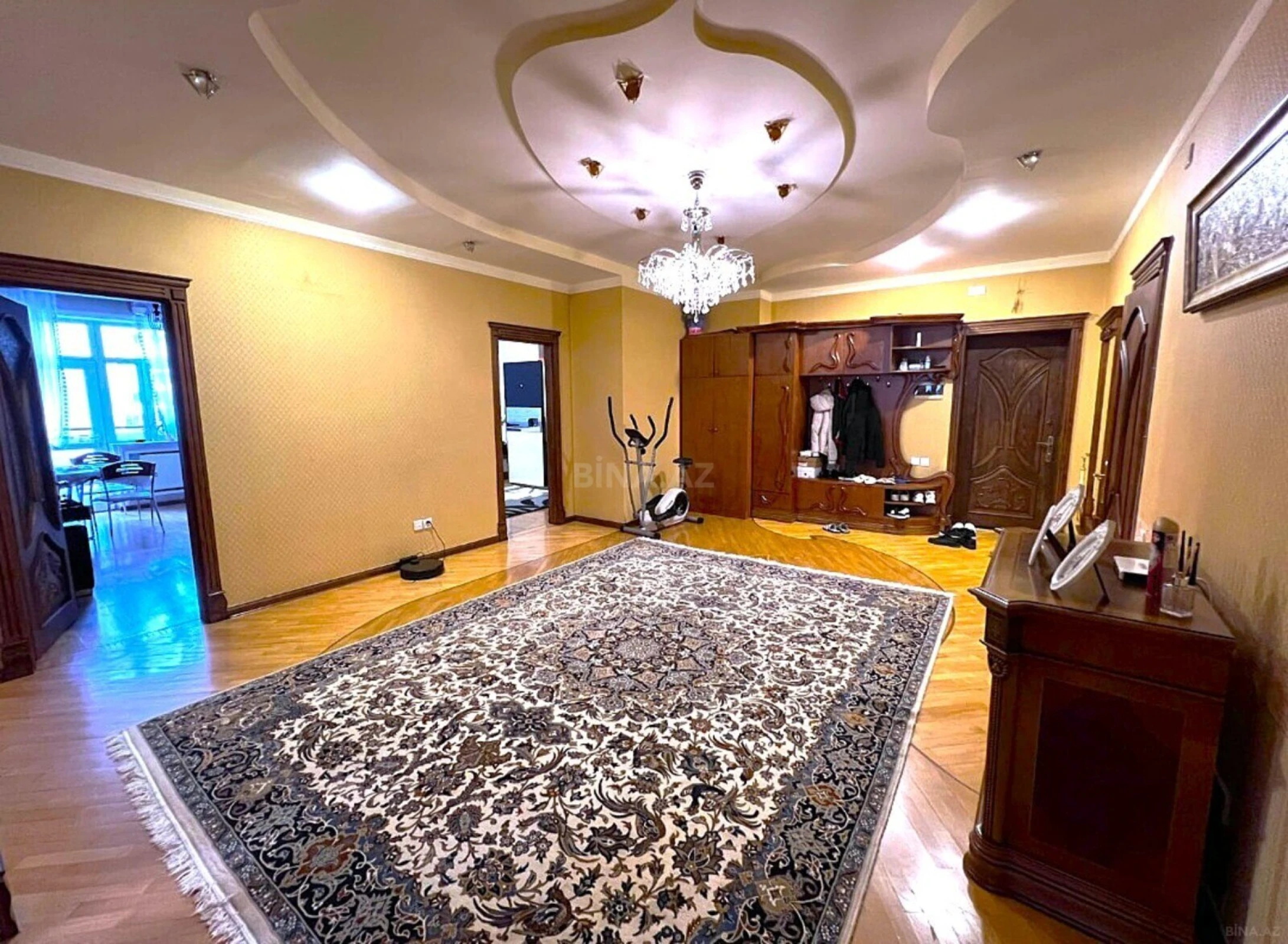 Satılır 4 otaqlı mənzil 185 m²