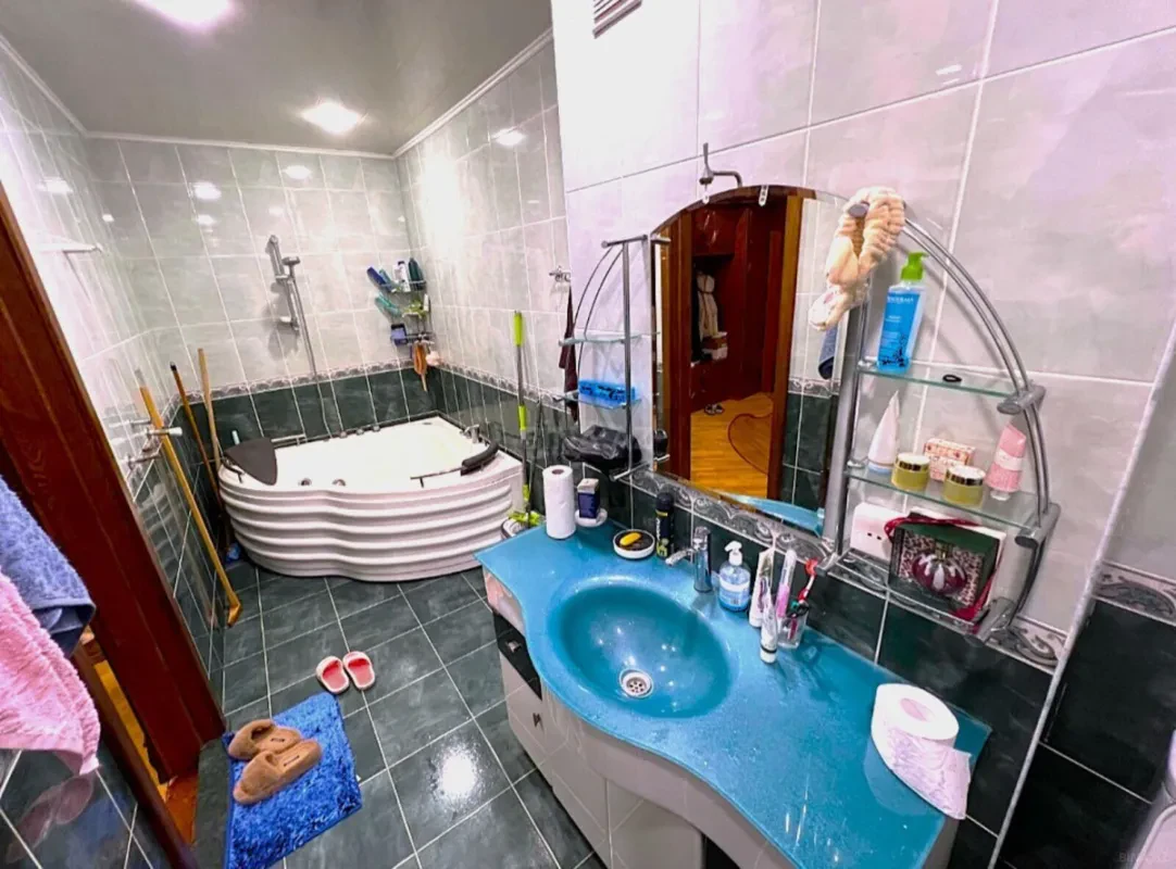 Satılır 4 otaqlı mənzil 185 m²