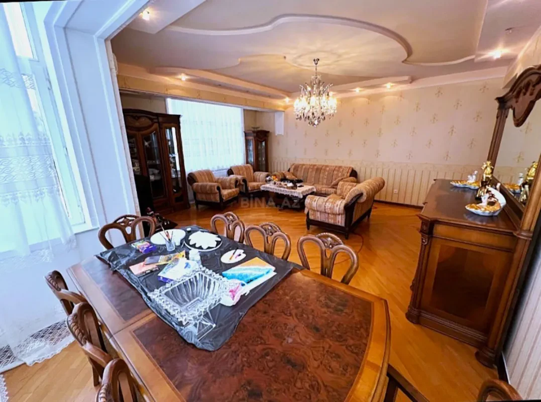 Satılır 4 otaqlı mənzil 185 m²