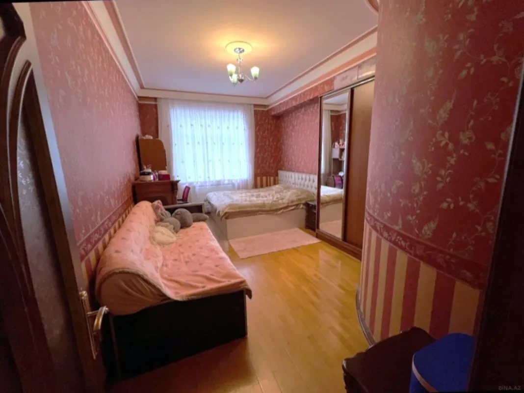 Satılır 4 otaqlı mənzil 185 m²