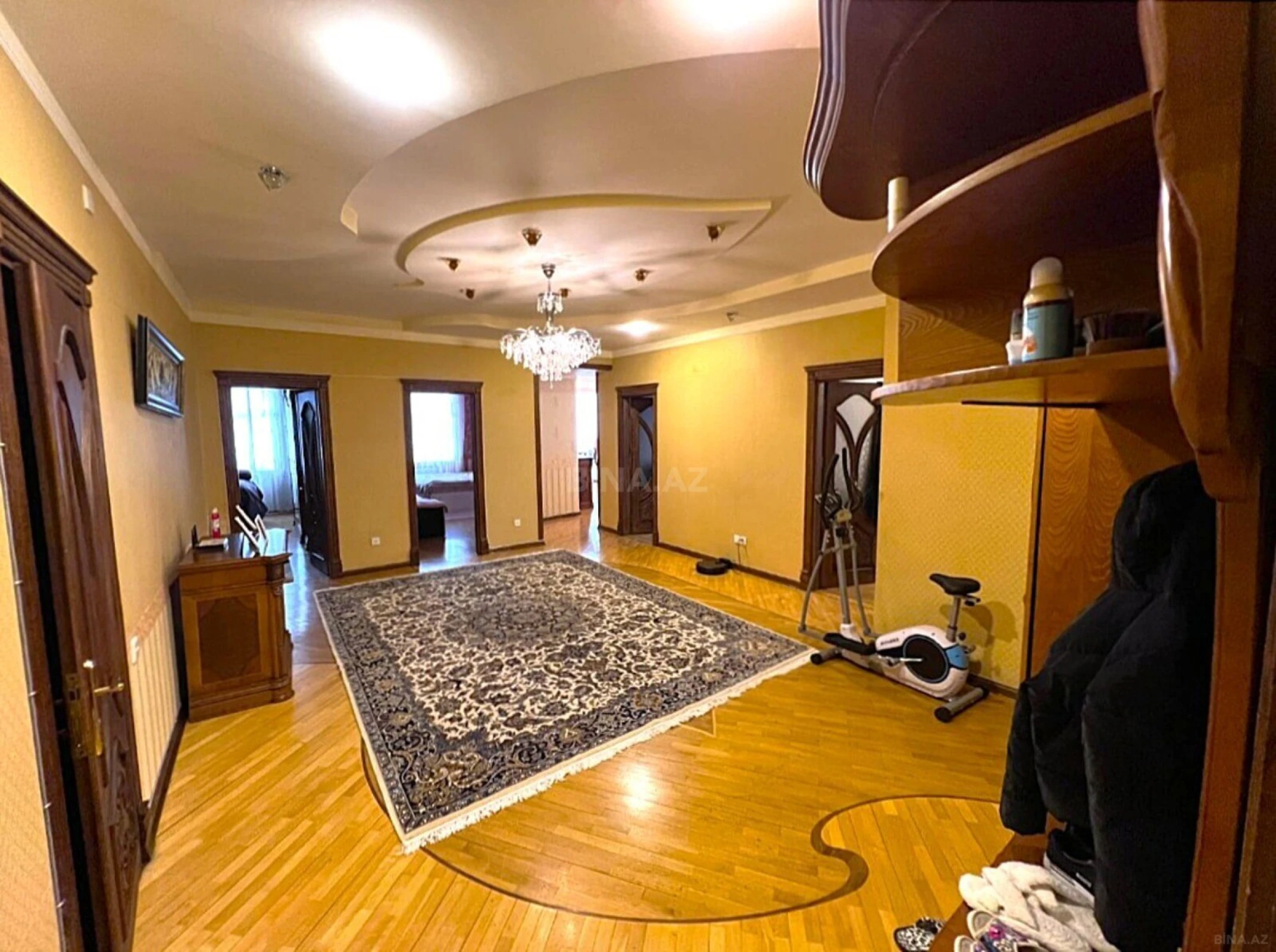 Satılır 4 otaqlı mənzil 185 m²
