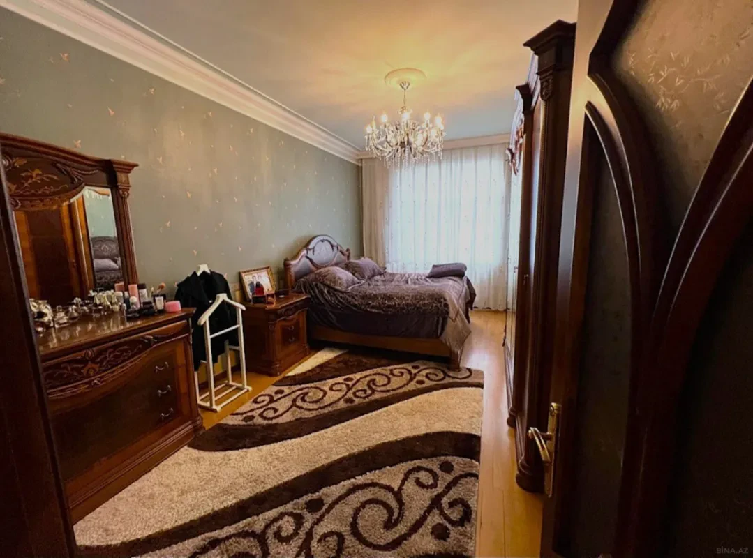 Satılır 4 otaqlı mənzil 185 m²