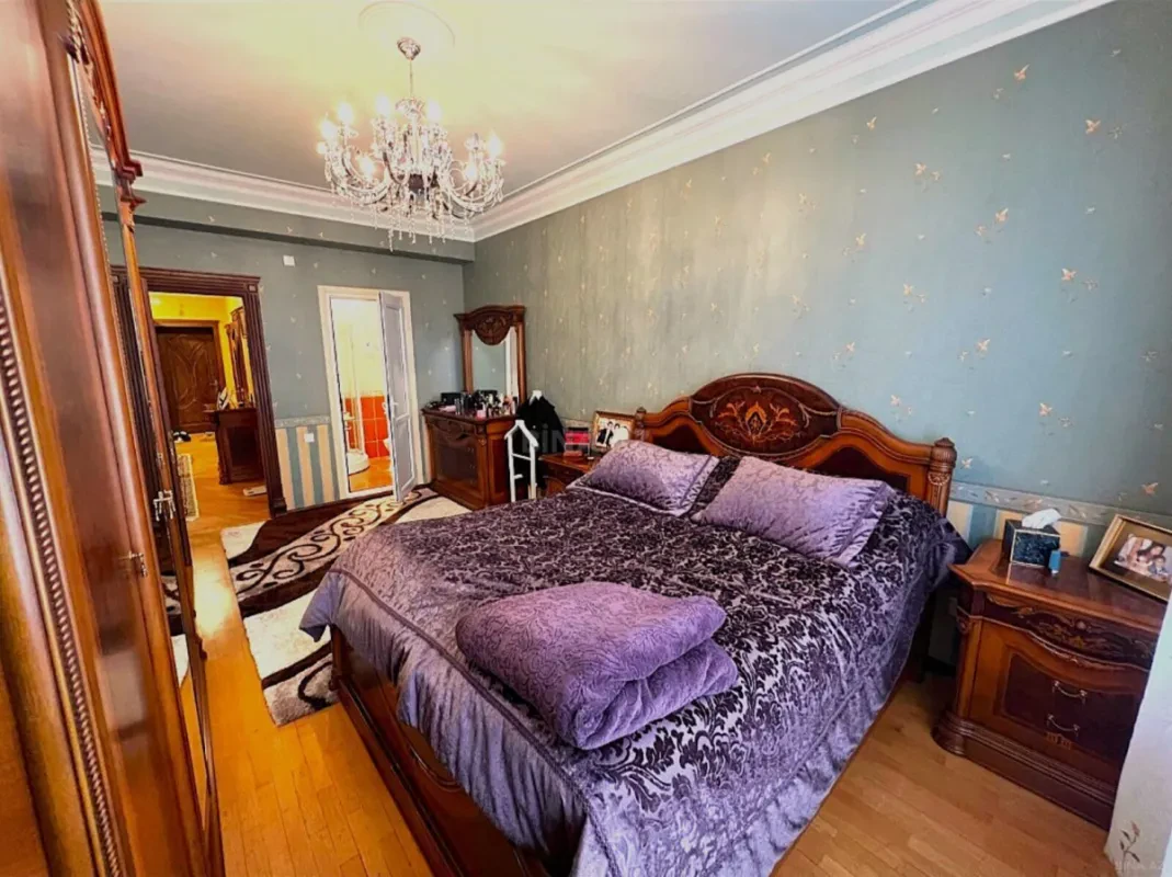 Satılır 4 otaqlı mənzil 185 m²