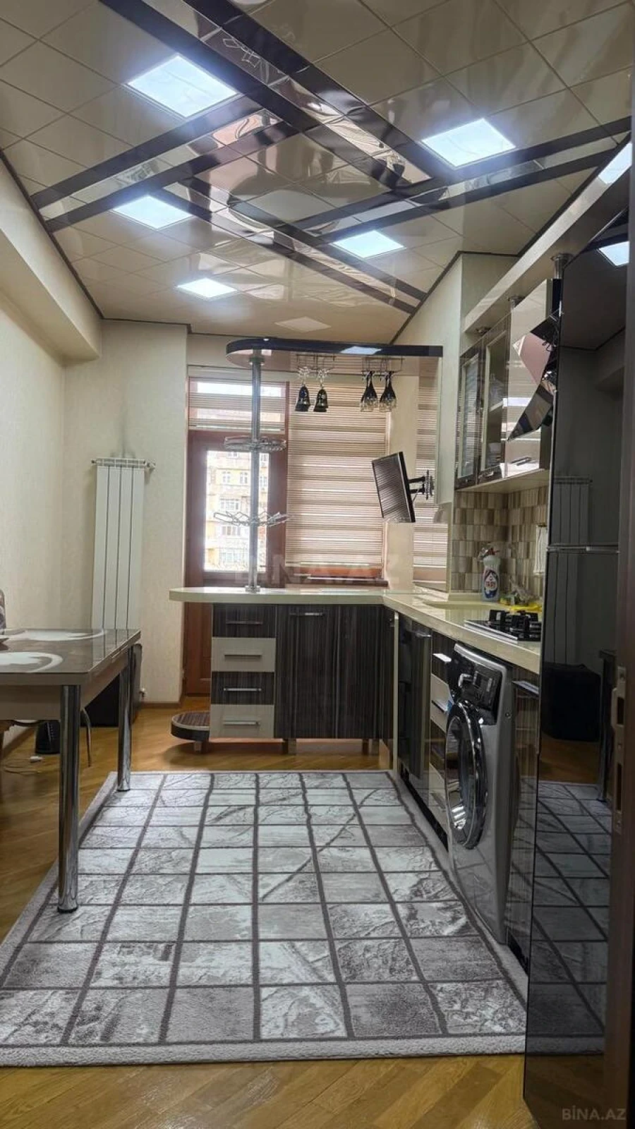 Satılır 3 otaqlı mənzil 135 m²