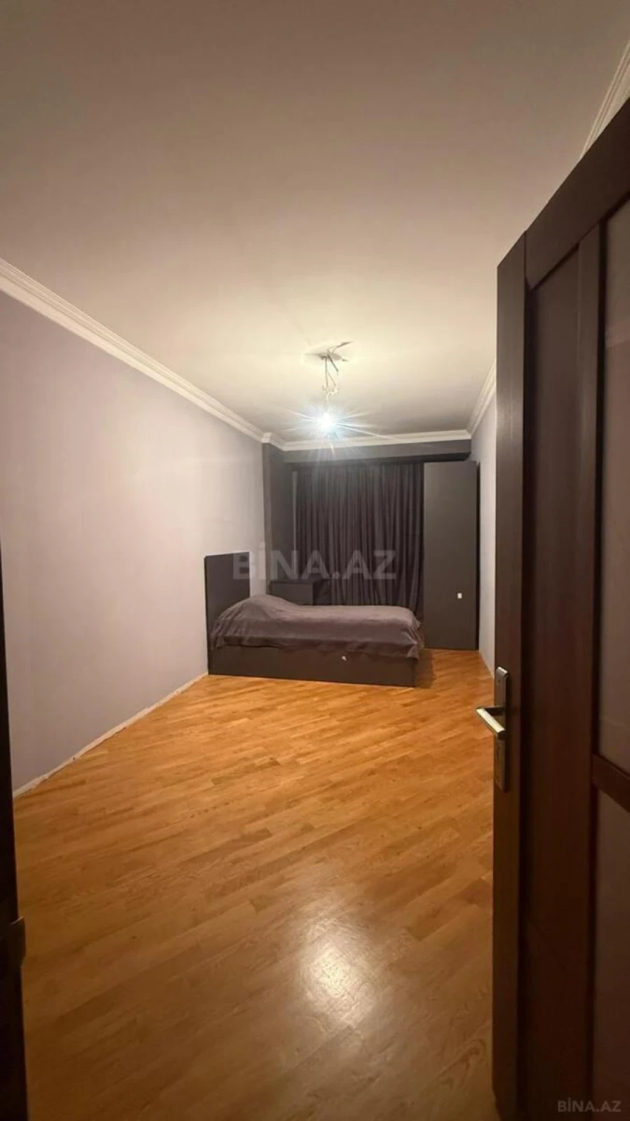 Satılır 3 otaqlı mənzil 135 m²