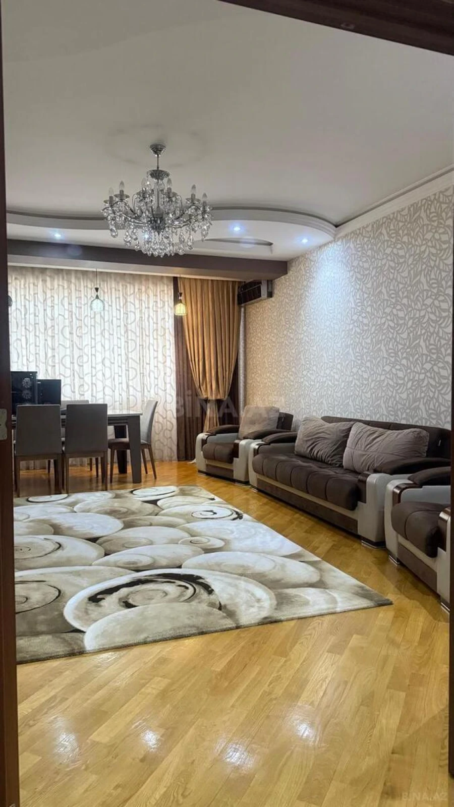 Satılır 3 otaqlı mənzil 135 m²