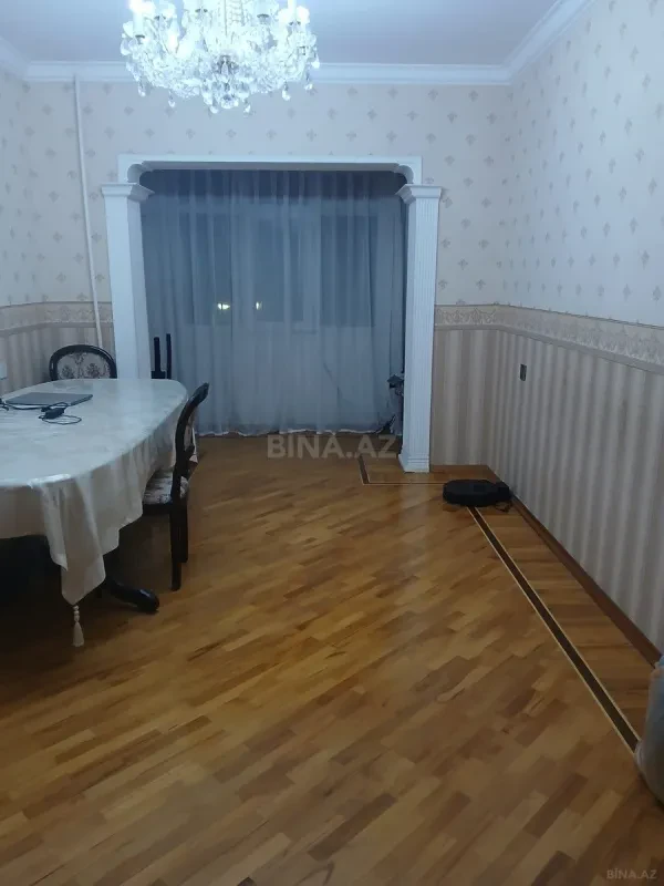 Satılır 4 otaqlı mənzil 112 m²