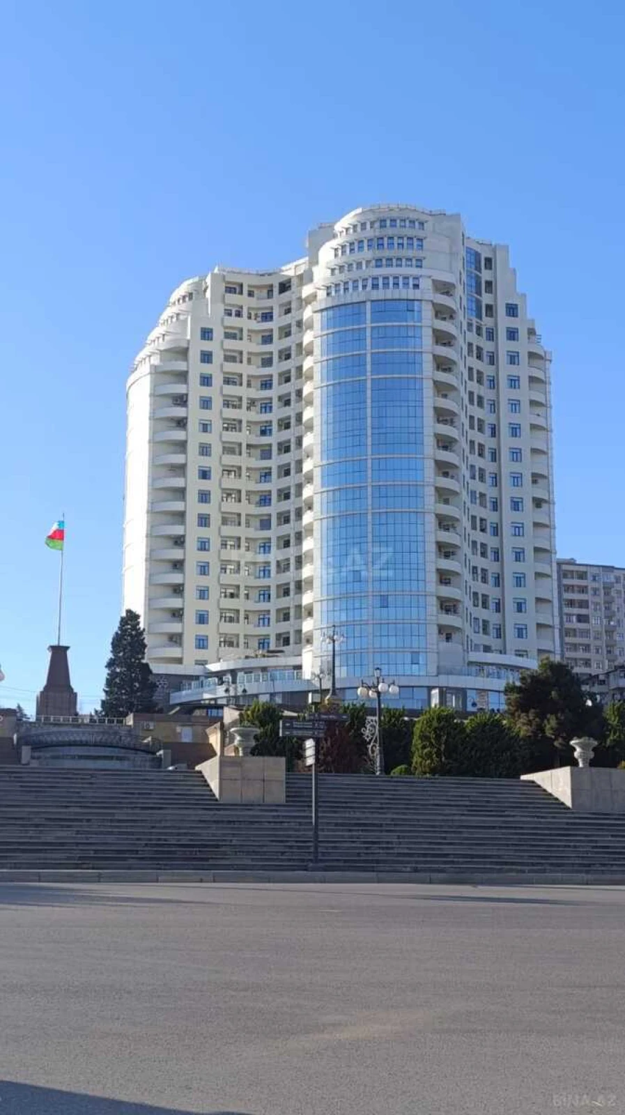 Satılır 5 otaqlı mənzil 234 m²