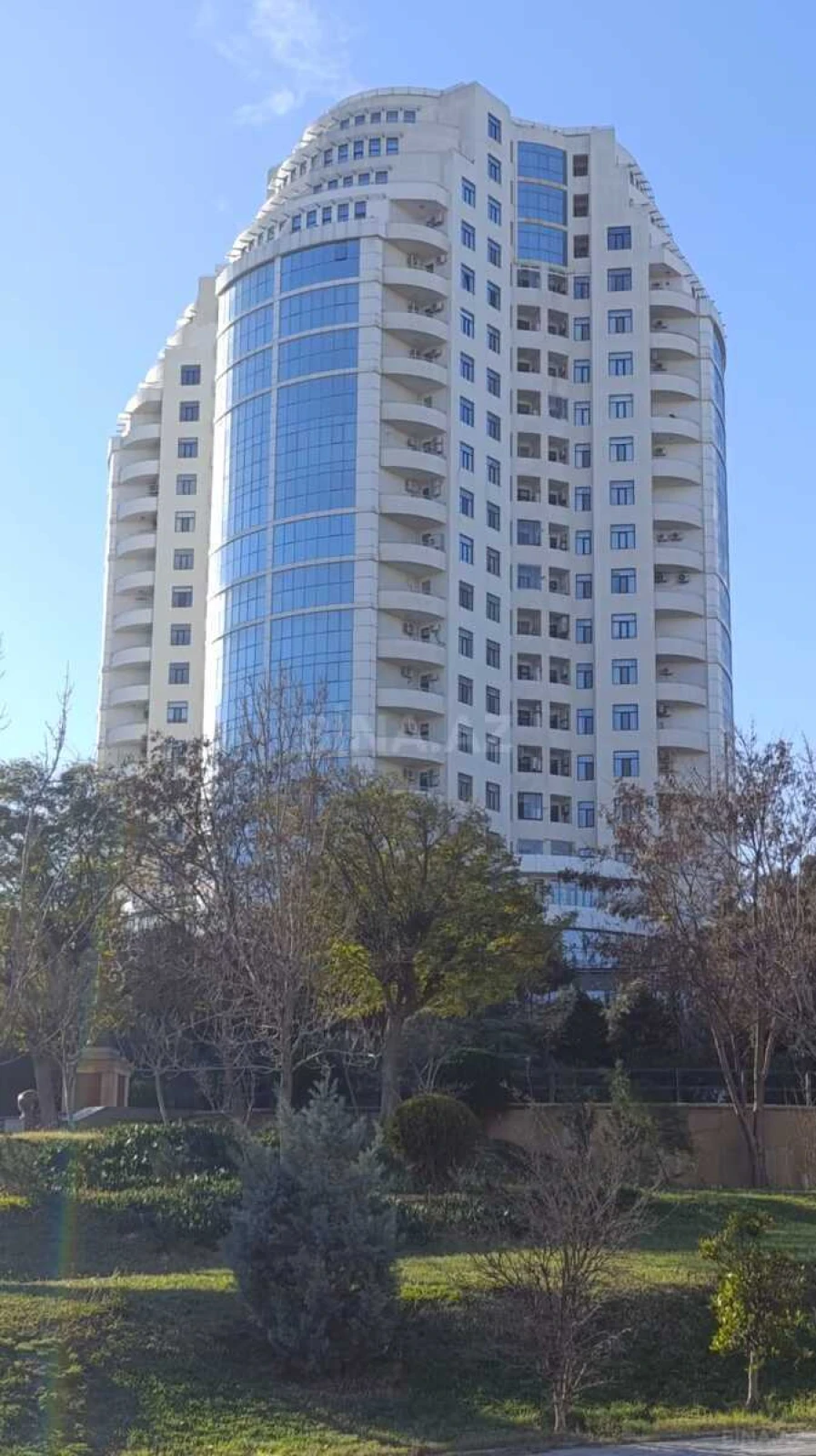 Satılır 5 otaqlı mənzil 234 m²