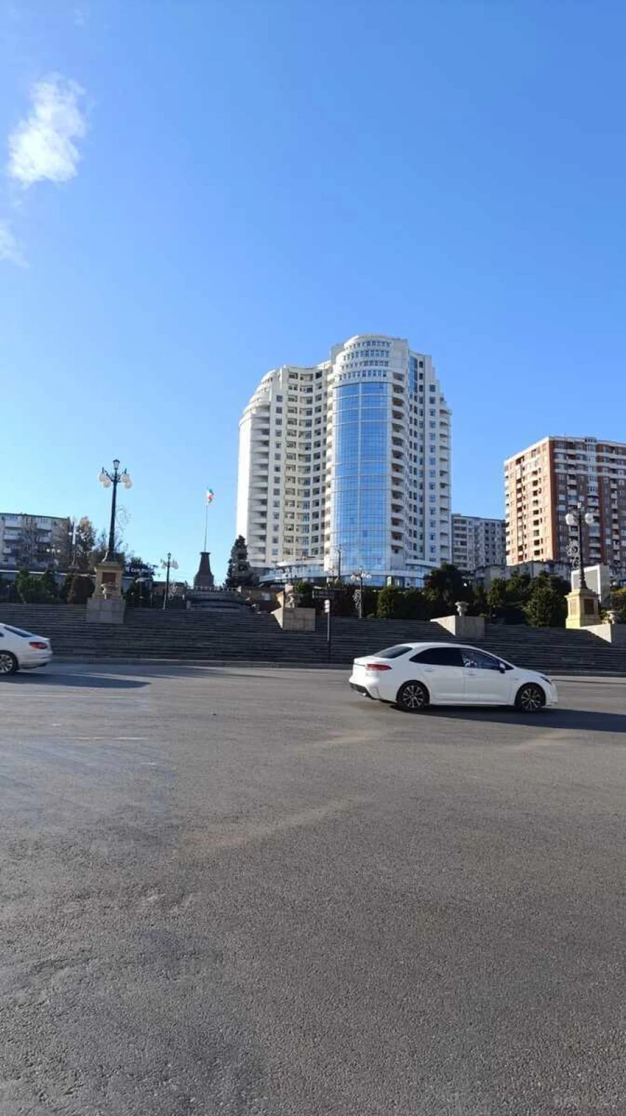Satılır 5 otaqlı mənzil 234 m²