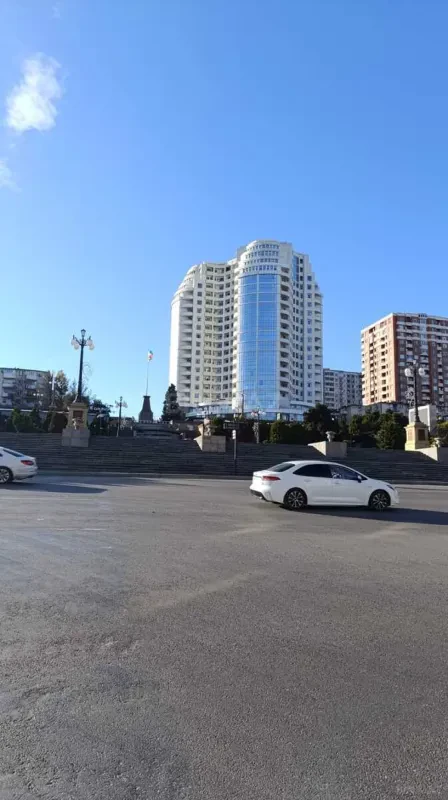 Satılır 5 otaqlı mənzil 234 m²