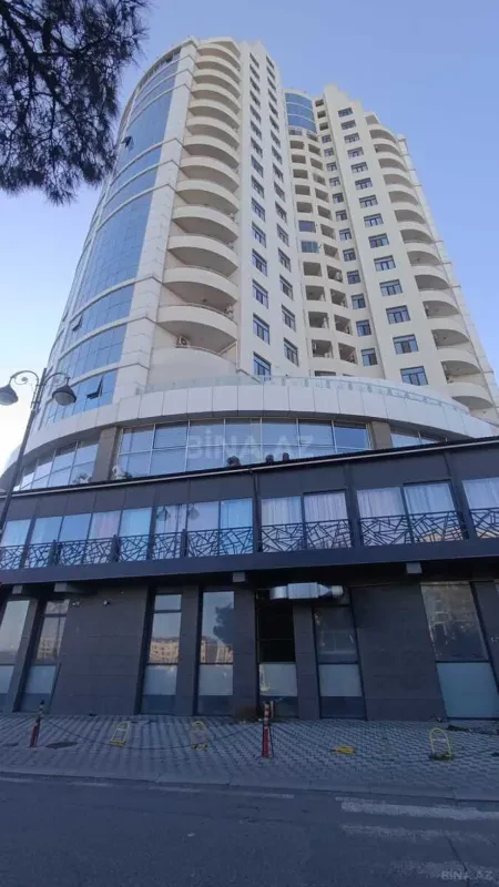Satılır 5 otaqlı mənzil 234 m²