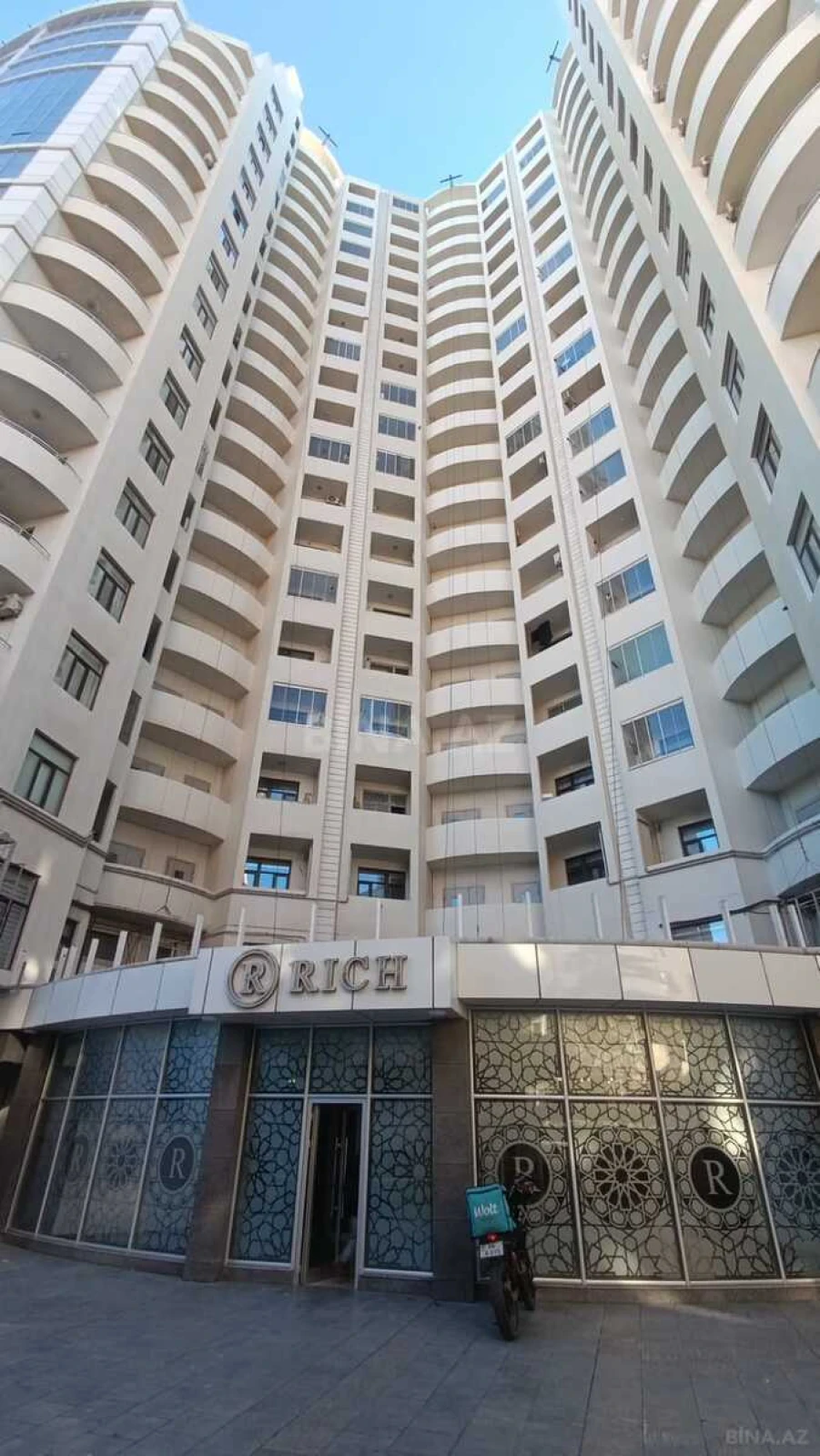 Satılır 5 otaqlı mənzil 234 m²
